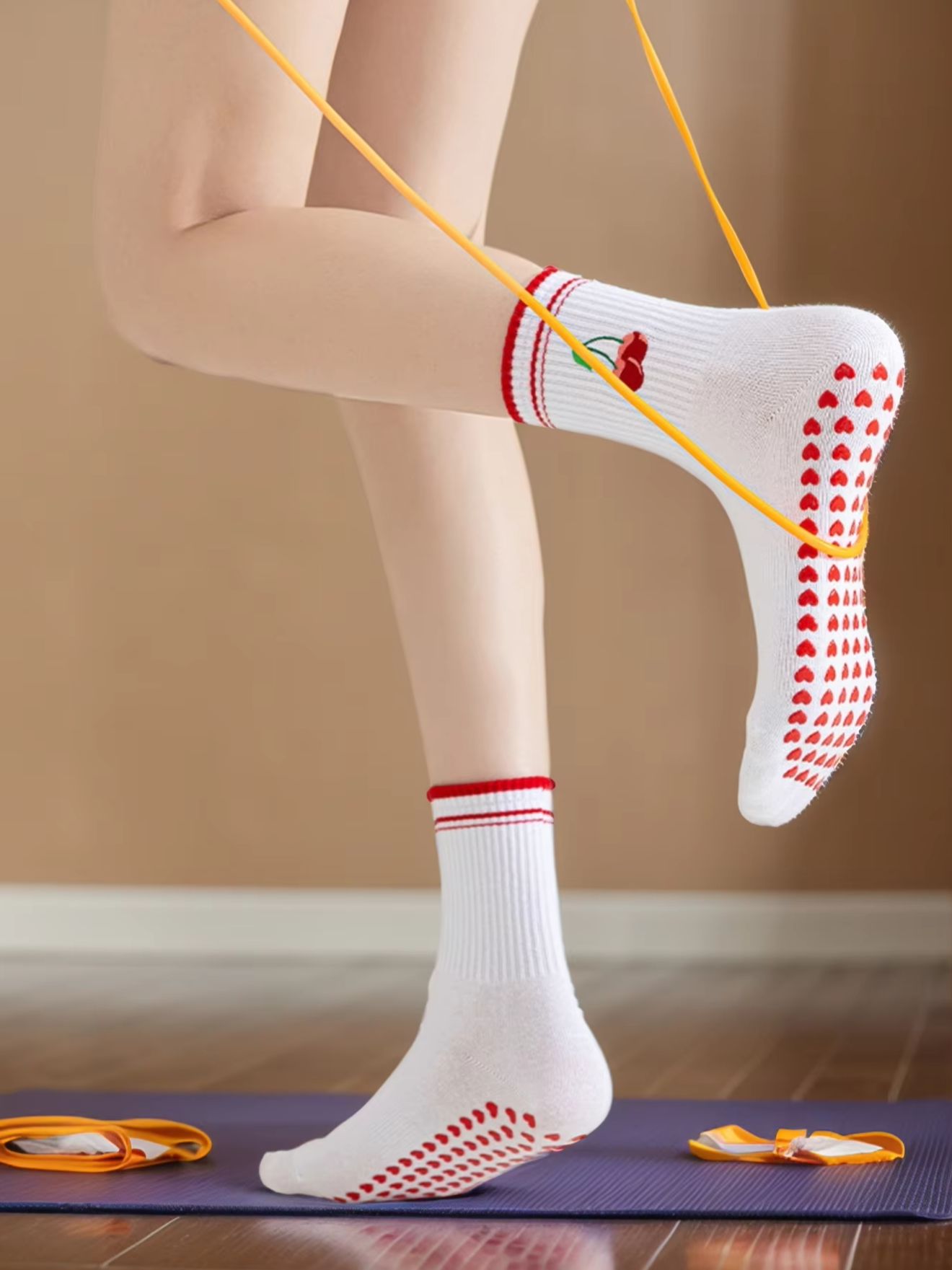 Pilates & Yoga Studio Alineacion - 1組のクロスボーダープロフェッショナルヨガソックス、コットンストラップ付きシリコン滑り止めピラティスフィットネスダンスフロアソックス